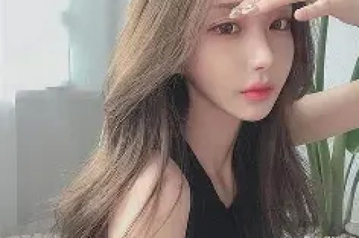 又一网红美女出八卦穿着被拳王摸腰双方都是已婚人士