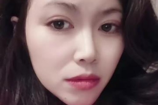 田一名与女生接吻